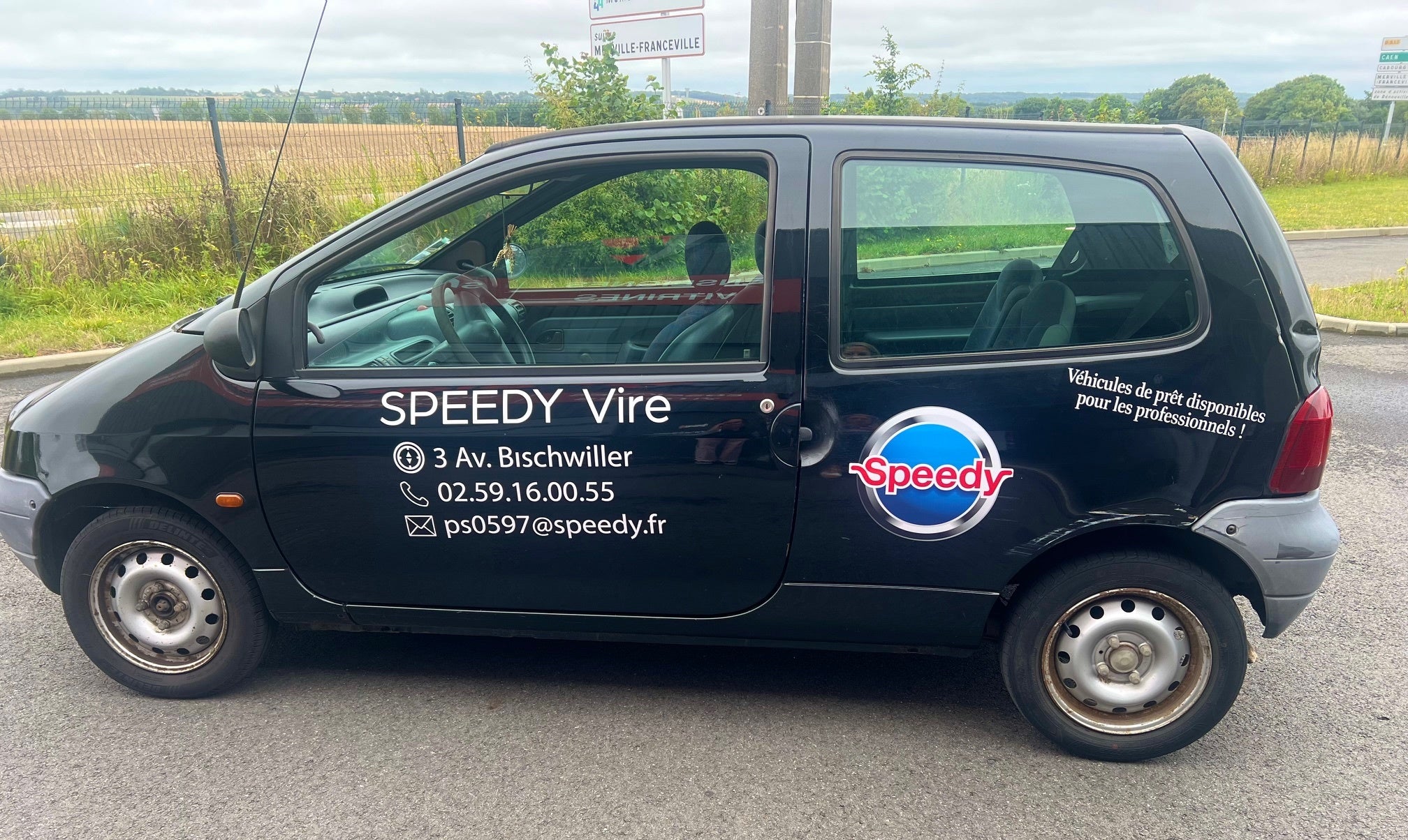 Marquage personnalisé pour véhicule professionnel.