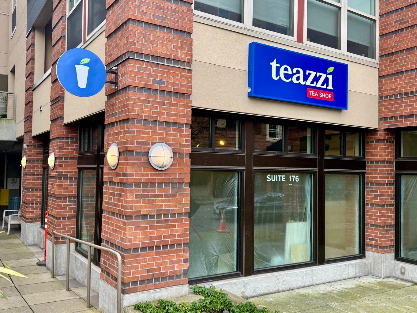 New Storefront Signage Spotlight - Teazzi, Mercer Island, WA