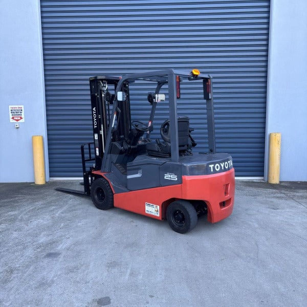Used Toyota Electric Forklift #W300
