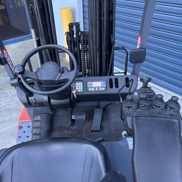 Used Toyota Electric Forklift #W300
