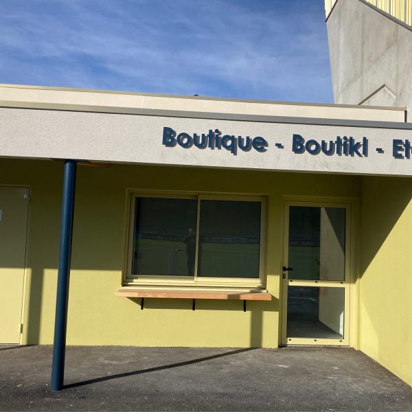 lettrage-decoupe-au-stade-fred-aubert-de-saint-brieuc-par-signarama-22