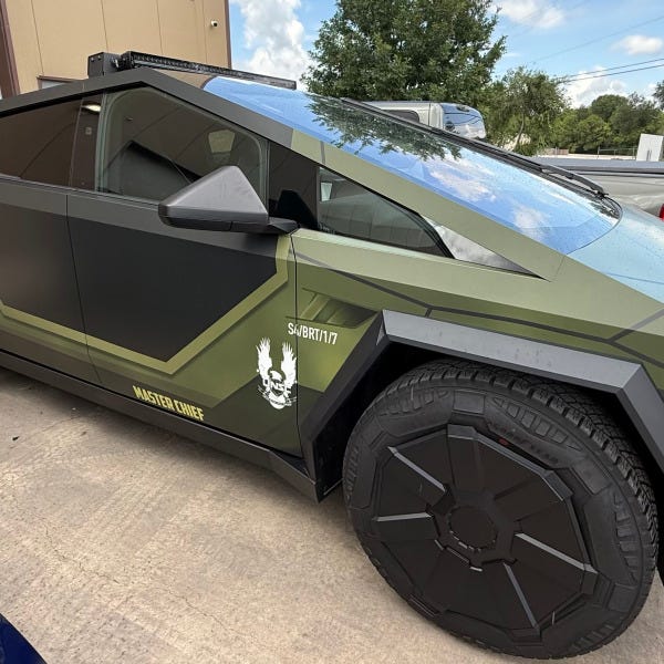 Cyber Truck_Passenger Side_Forest Green