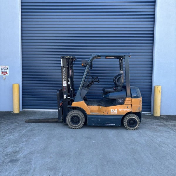 Used Toyota Electric Forklift #W305