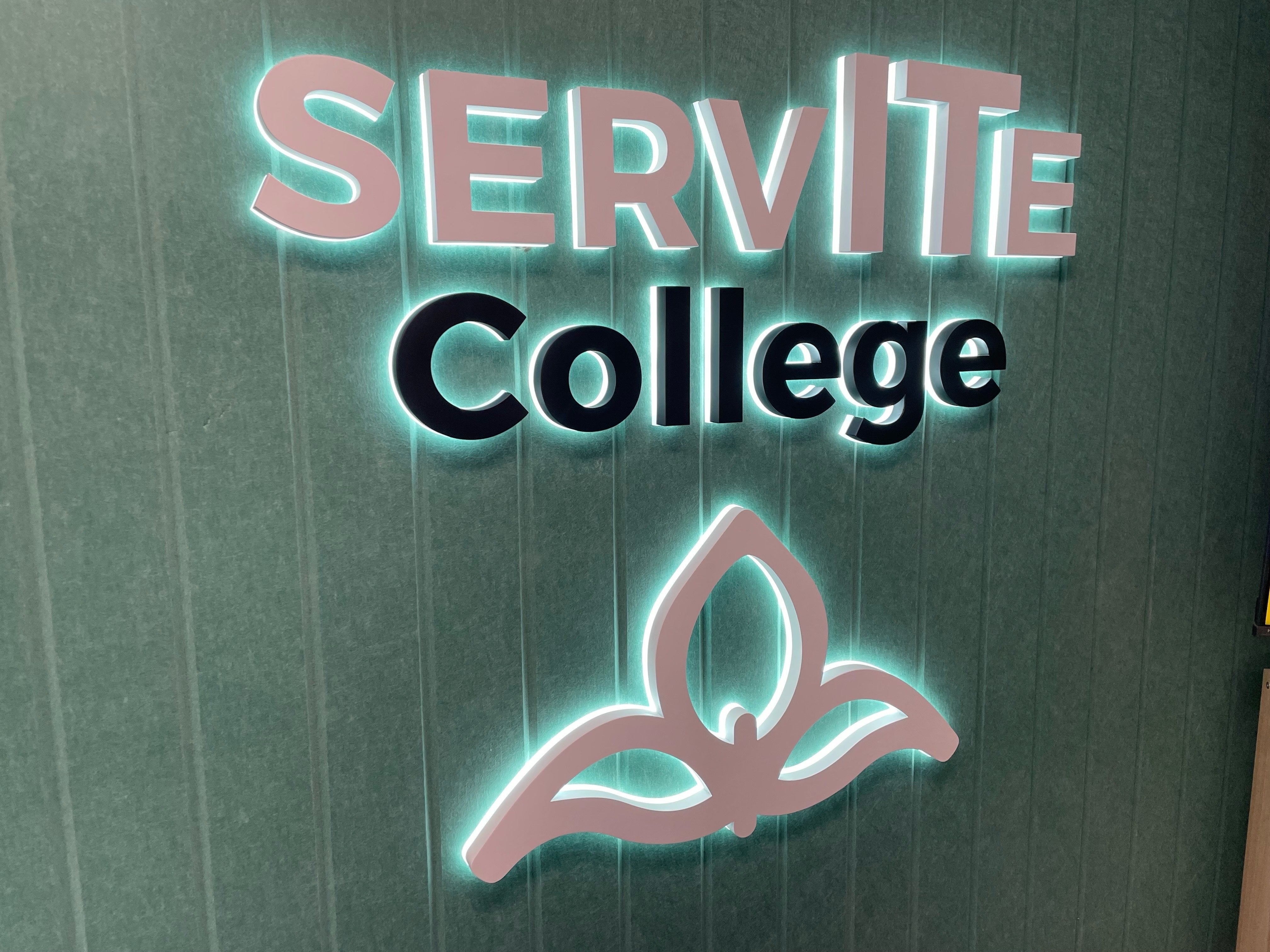 Bright Ideas: The Power of Illuminated Signage in Reception Spaces