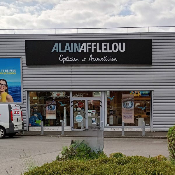 panneau-publicitaire-grand-format-microperfore-vitrine-opticiens-guingamp-par-signarama-22