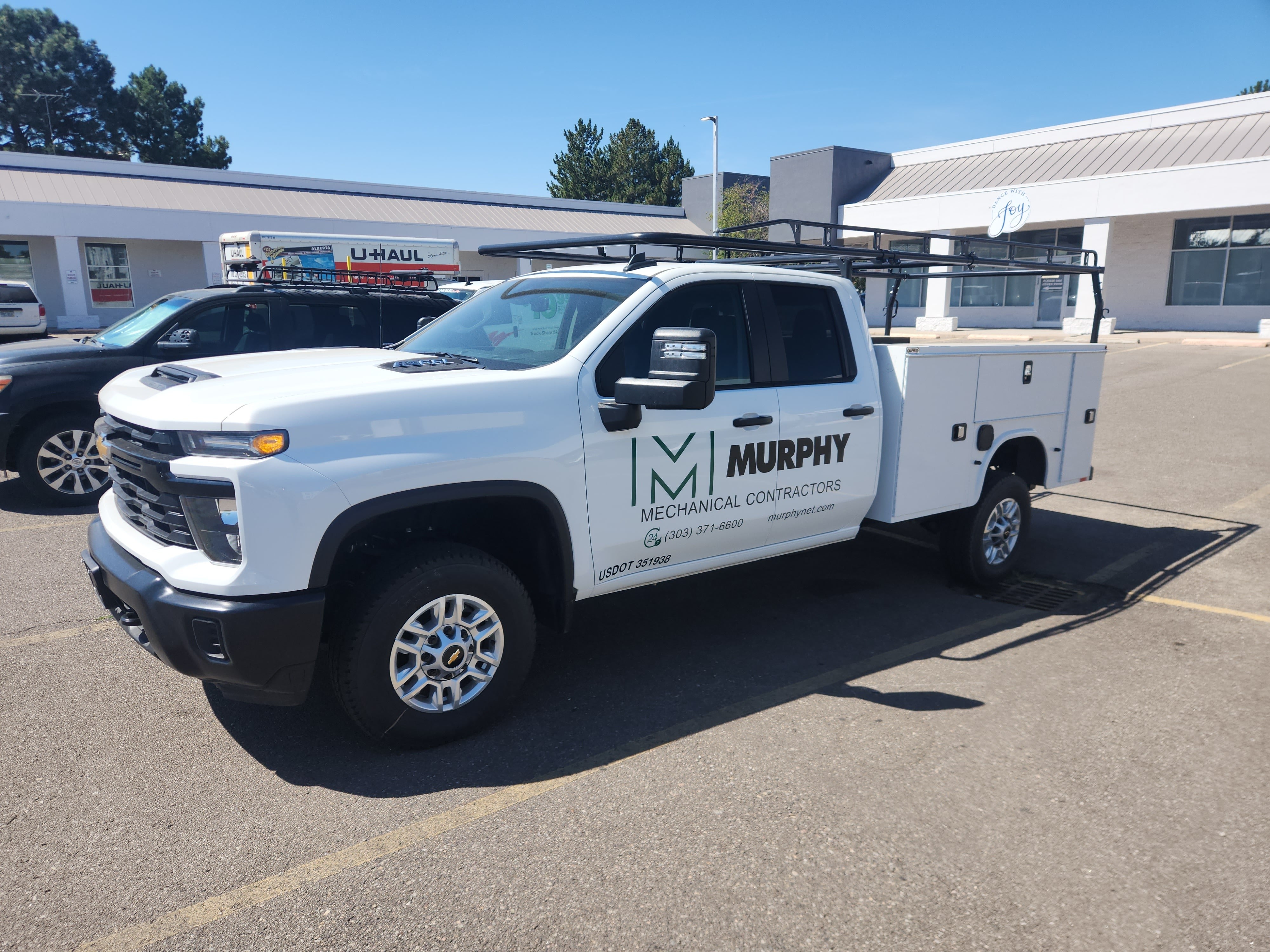 Bold Fleet Branding with Custom Vinyl Graphics