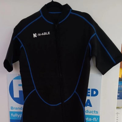https://cdn.gorilladash.com/images/media/18681885/fully-promoted-usa-climb-blackblue-wetsuit-square-68af195612edd.jpg?auto=webp&crop=1%3A1%2Csmart&width=400