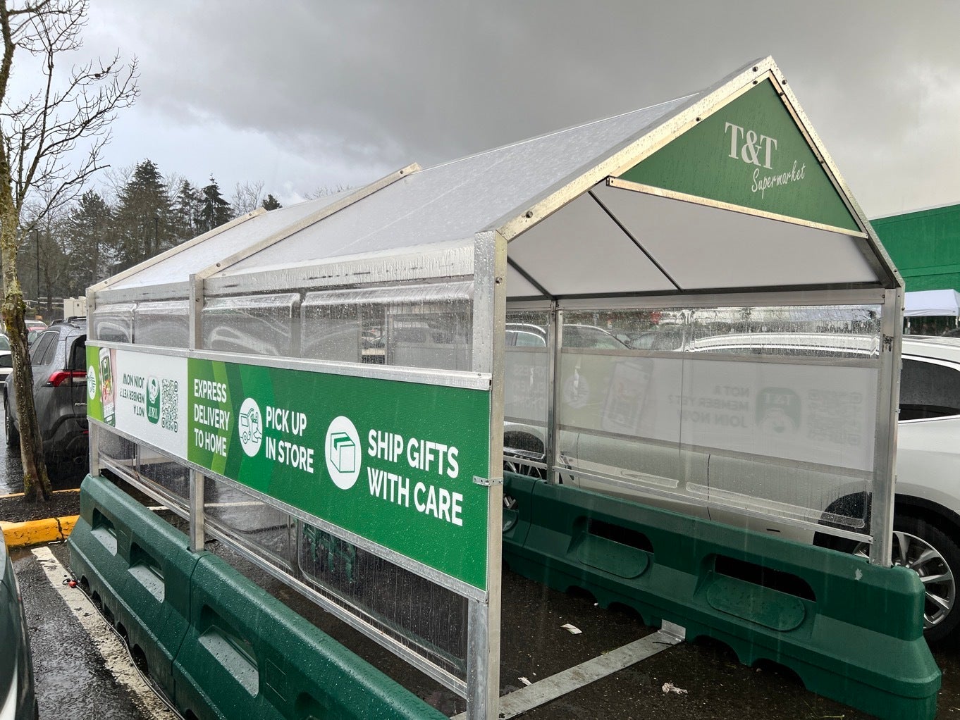 How Custom Shopping Cart Corrals Boost Retail Branding – T&T Supermarket, Bellevue