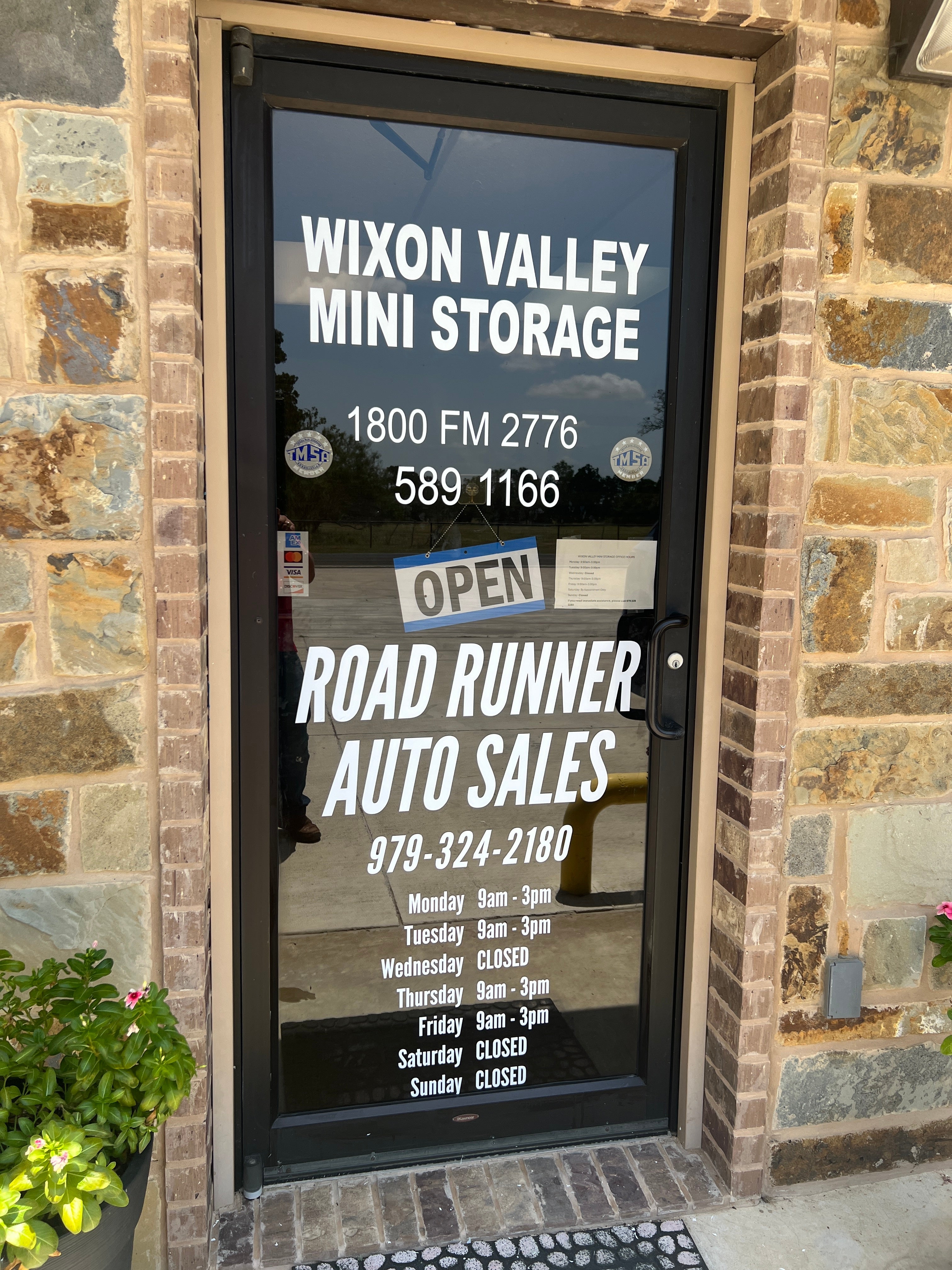 Road Runner Auto Sales Door Graphics