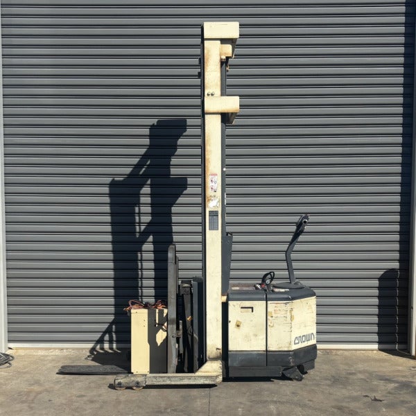 Used Crown Electric Walkie Reach #2306