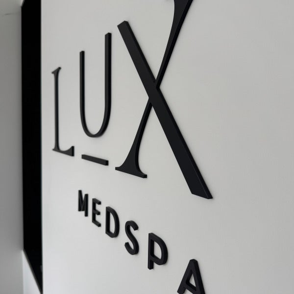 Dimensional letters for business