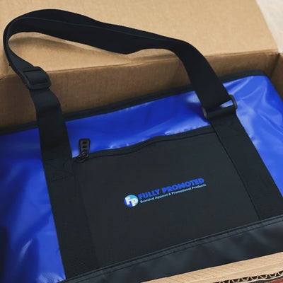 https://cdn.gorilladash.com/images/media/18722116/fully-promoted-usa-cooler-bag-square-68a8f1716fb66.jpg?auto=webp&crop=1%3A1%2Csmart&width=400