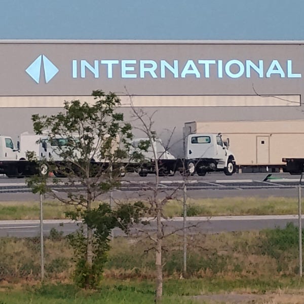 International_Channel Letters_Exterior Signs_Night