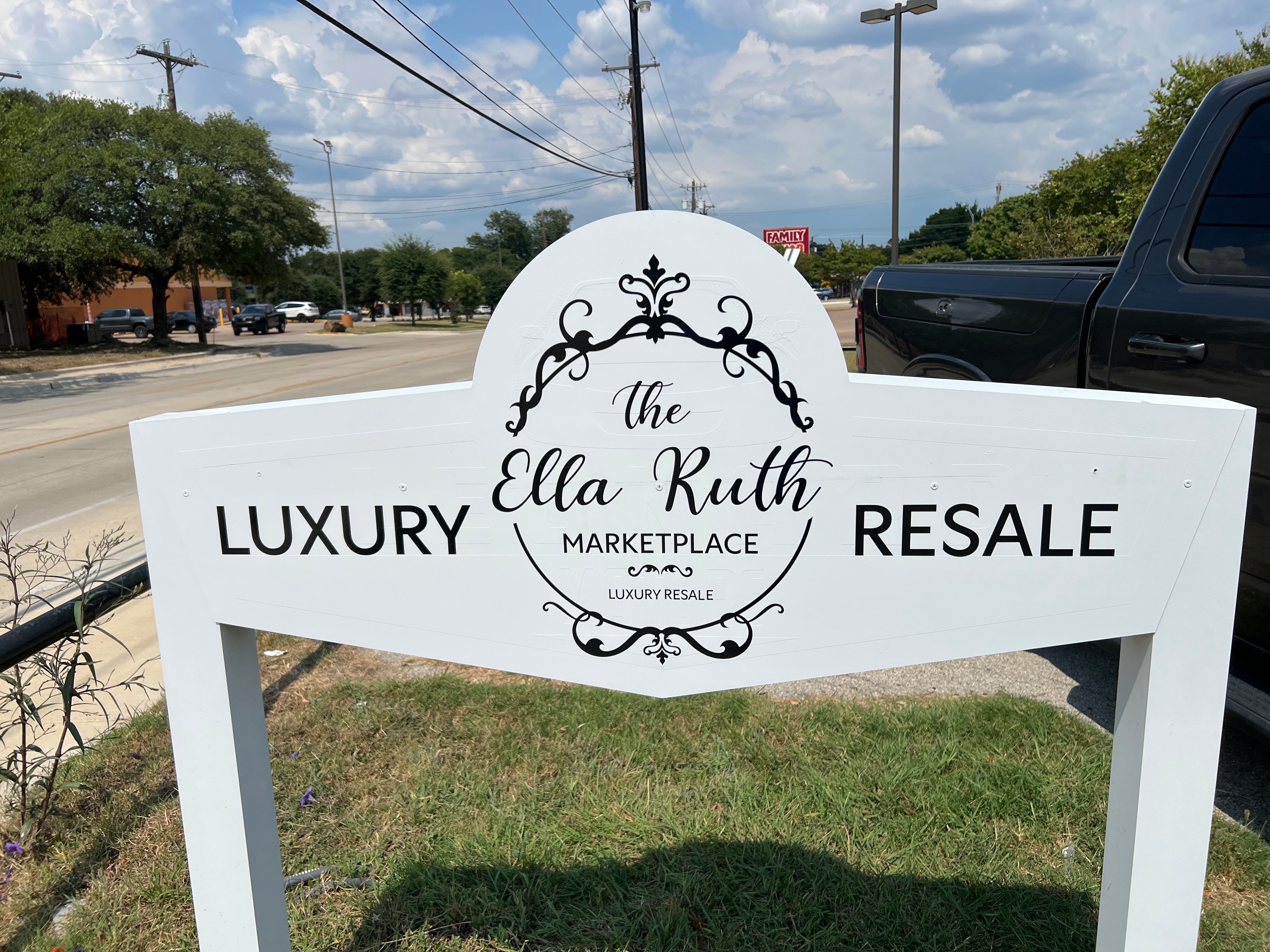 Ella Ruth Luxury Resell custom sign