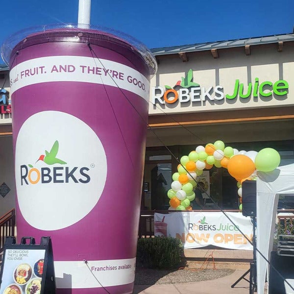 Robeks Throws a Smoothie Soirée with 90s Prices