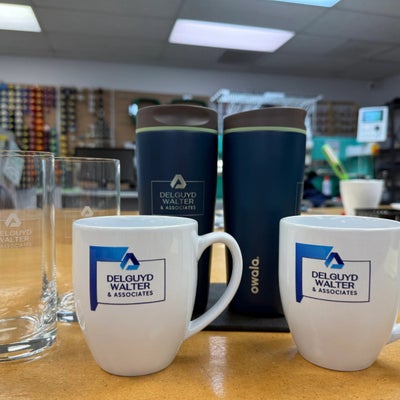 https://cdn.gorilladash.com/images/media/19186240/fully-promoted-usa-delguyd-walter-associates-office-drinkware-square-68b70241a4fba.jpg?auto=webp&crop=1%3A1%2Csmart&width=400