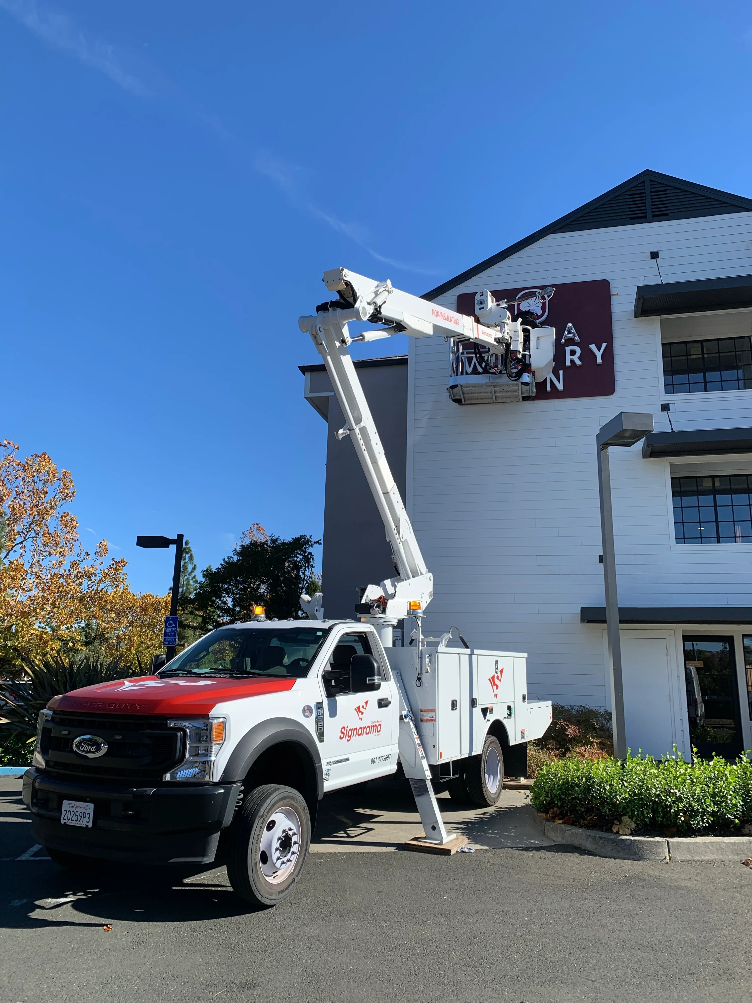 Building & Commercial Signs