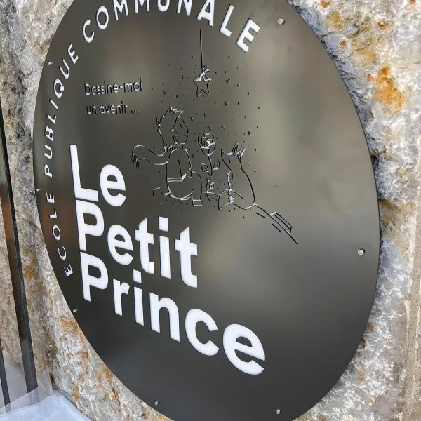 Enseigne-Le-Petit-Prince-Signarama-Brullioles