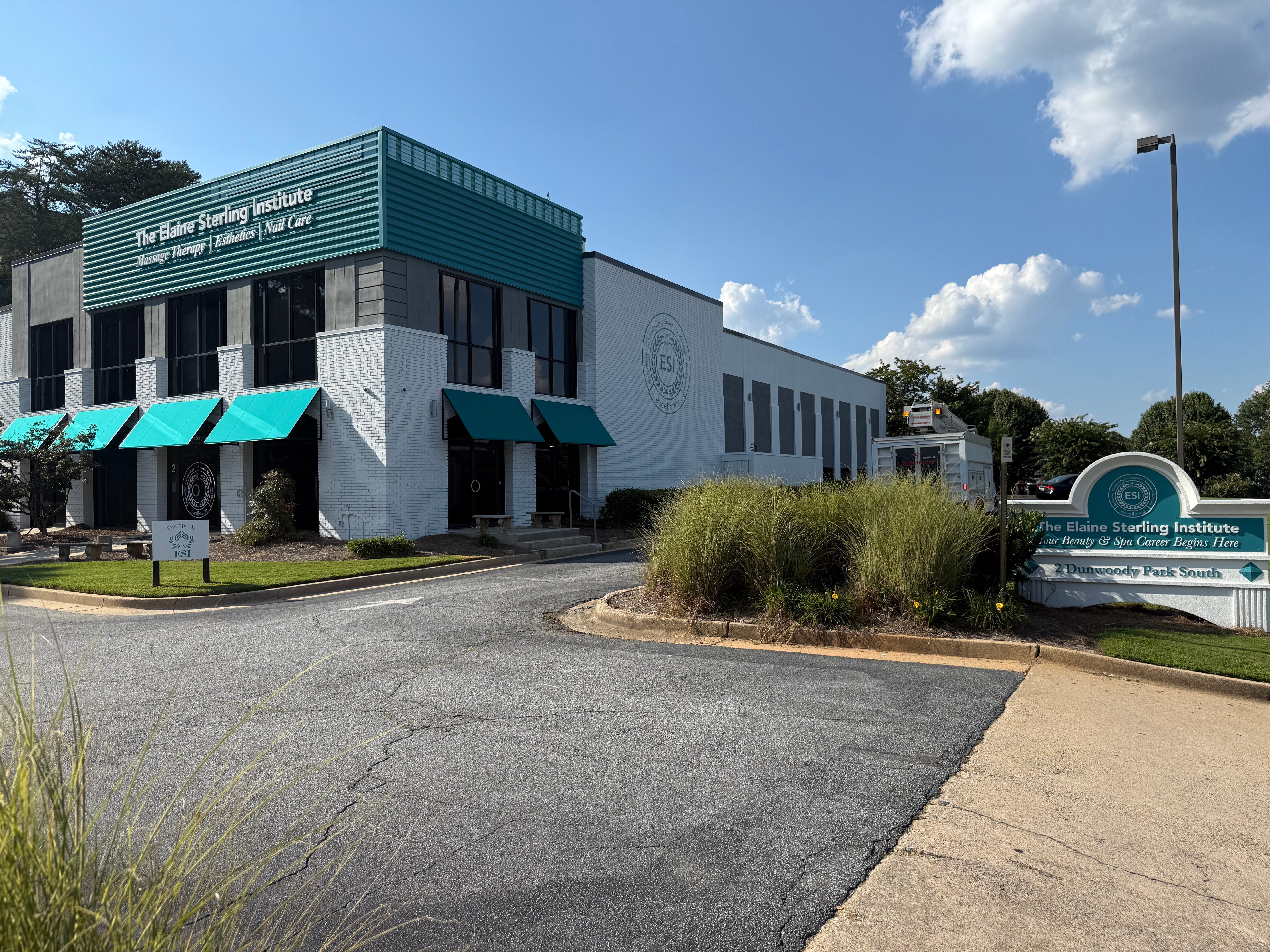 Monument Sign vs Building Sign: Which Is Right for Your Business?