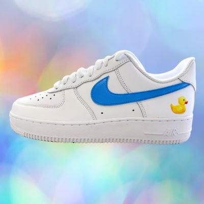 https://cdn.gorilladash.com/images/media/19194158/fully-promoted-usa-nike-air-force-ones-square-68b8963ea289f.jpg?auto=webp&crop=1%3A1%2Csmart&width=400