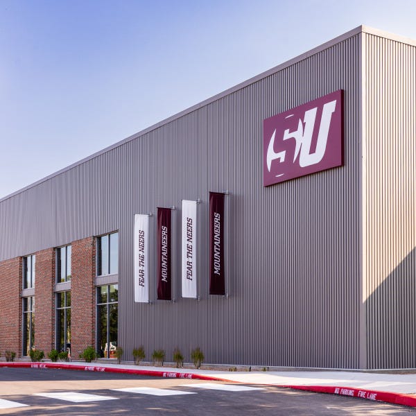 Schreiner ollege_Exterior Signs_Pole Banners_Kerrville Texas_Professional Pictures 2