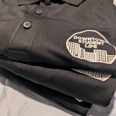 https://cdn.gorilladash.com/images/media/19313111/fully-promoted-usa-ucf-tshirt-square-68bf8d162226d.jpg?auto=webp&crop=1%3A1%2Csmart&width=400