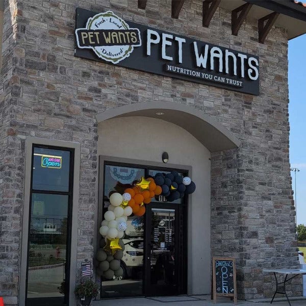 Pet Wants Roanoke Opens with Community, Pets, and Fresh Food in Focus
