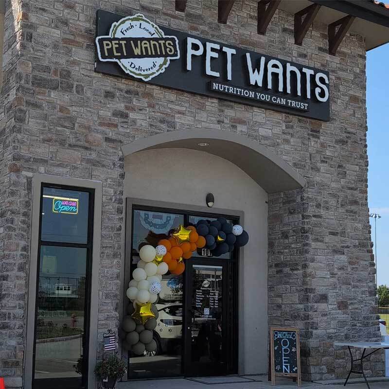 Pet Wants Roanoke Opens with Community, Pets, and Fresh Food in Focus