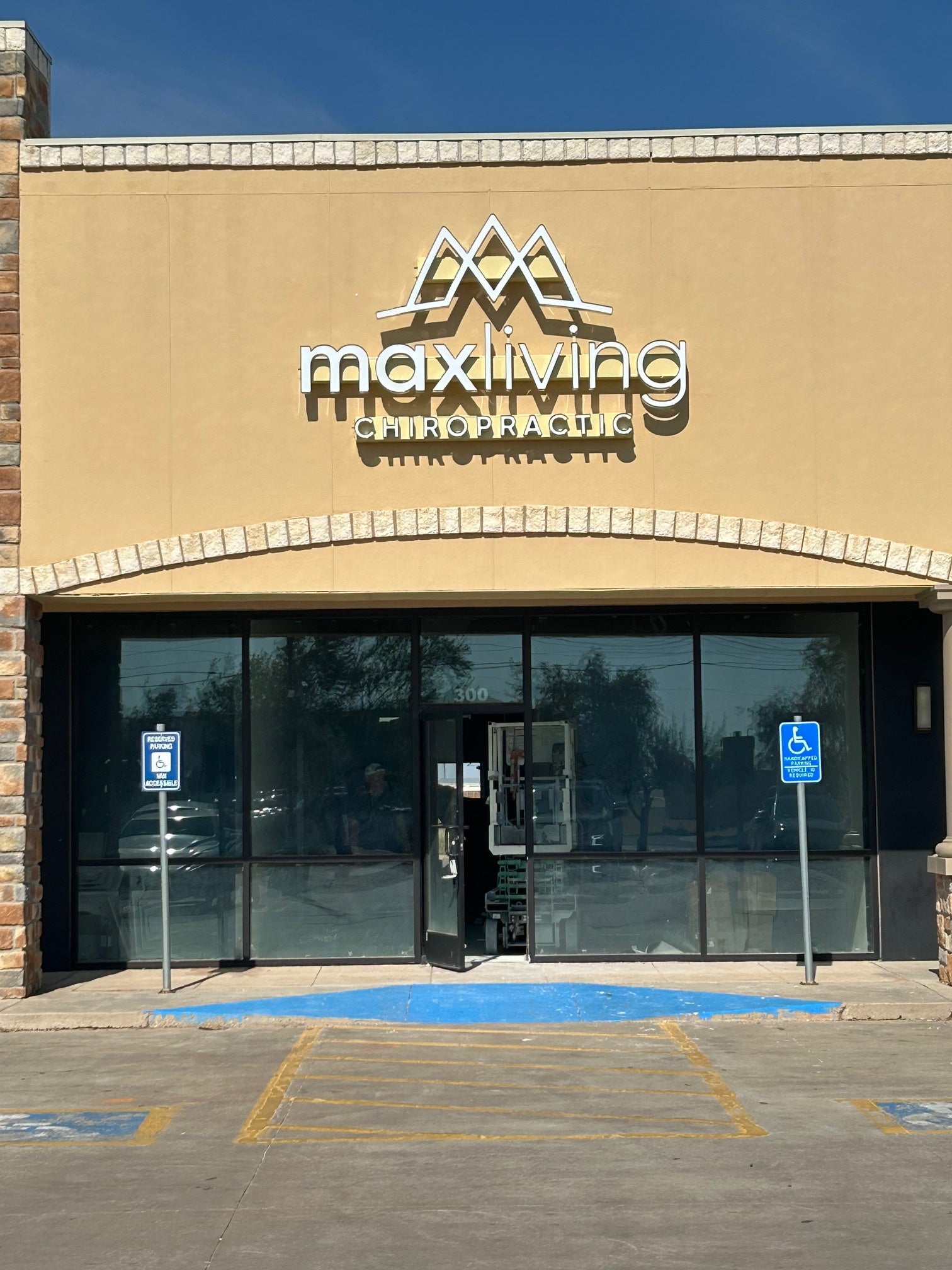 MaxLiving Chiropracting Storefront Signage