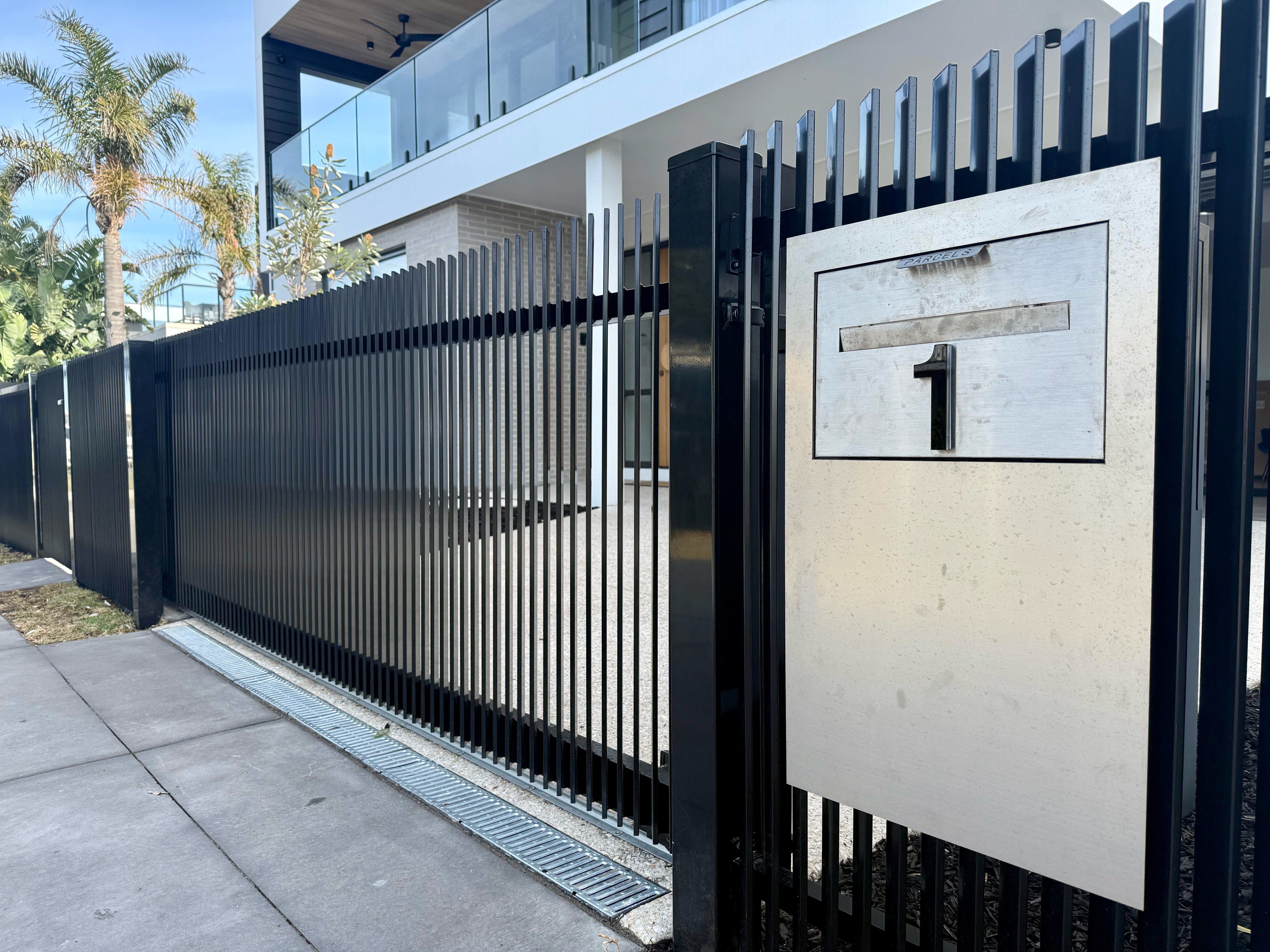 The Angled Blade Slider Gate