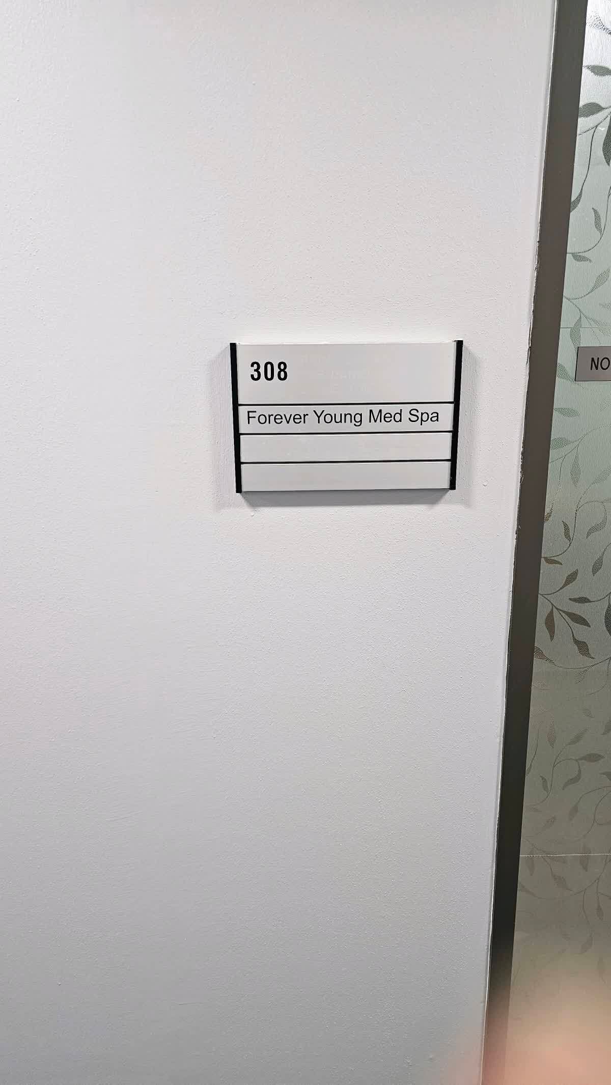 Better Care Starts with Clear Signs: How Healthcare Facilities Benefit from Effective Signage