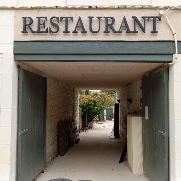 enseigne-restaurant-village-tours