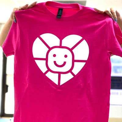https://cdn.gorilladash.com/images/media/19562947/fully-promoted-usa-on-wednesdays-we-wear-pink-square-68e6e771b55ba.jpg?auto=webp&crop=1%3A1%2Csmart&width=400