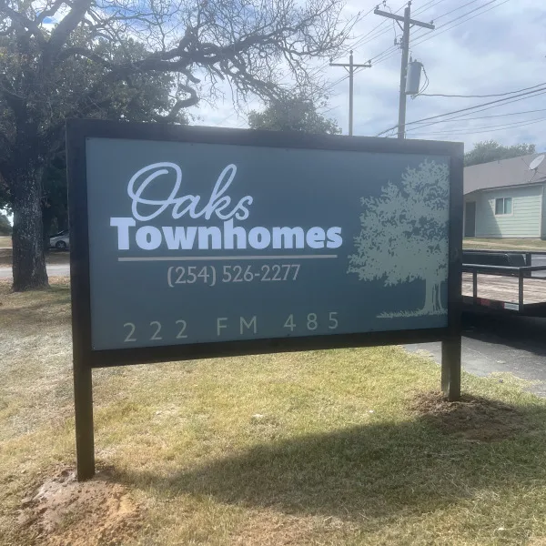 The Oaks Apartments - Post and Panel