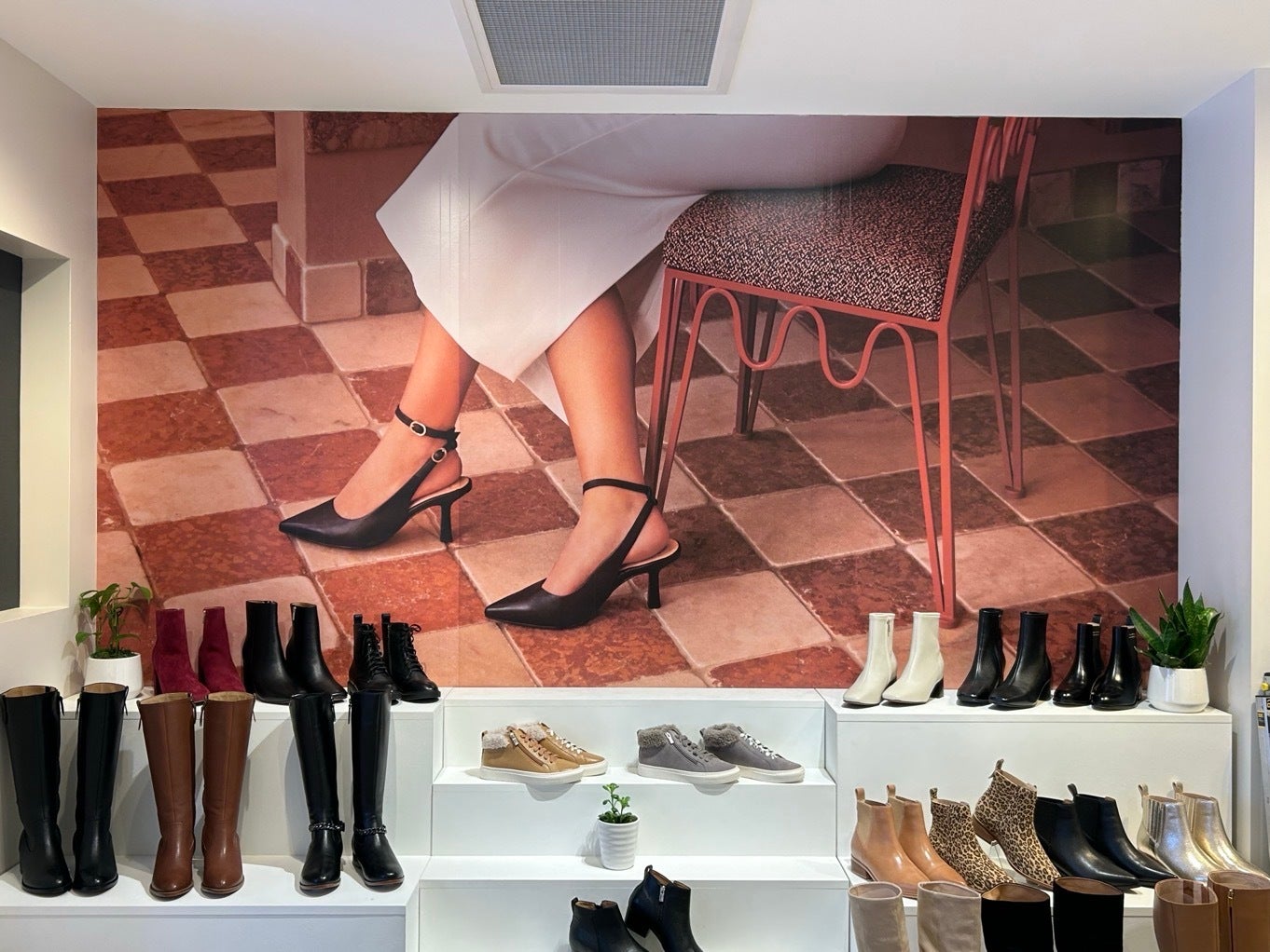 How Wall Graphics Influence Customer Buying Behavior - Frankie4, Bellevue, WA