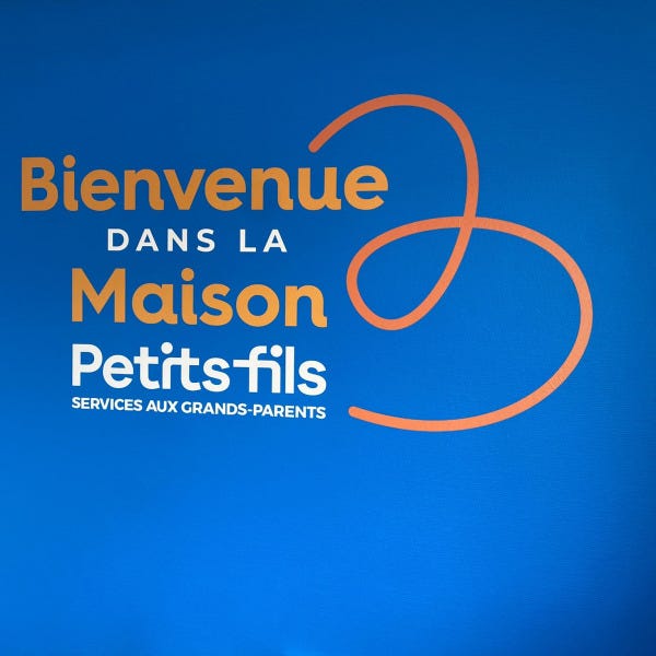 Adhésif imprimé pose sur mur intérieur