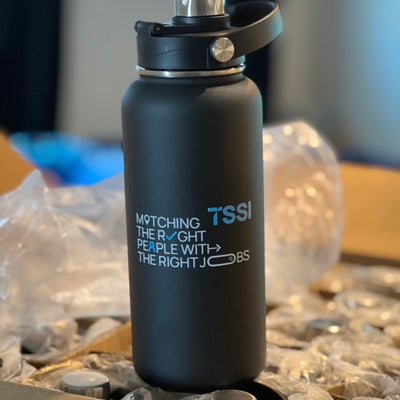 https://cdn.gorilladash.com/images/media/19677394/fully-promoted-usa-water-bottle-square-68f1596e34bc4.jpg?auto=webp&crop=1%3A1%2Csmart&width=400