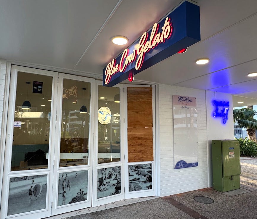 3D Illuminated Signs, Lightbox, Paint Lettering, Window Graphics and Vinyl Wrapping