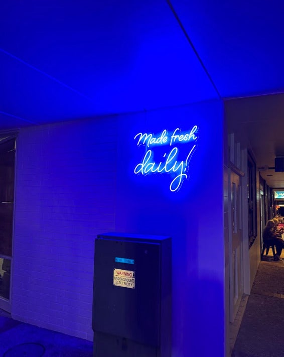 3D Illuminated Signs, Lightbox, Paint Lettering, Window Graphics and Vinyl Wrapping