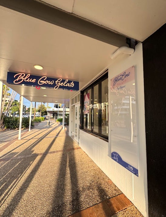 3D Illuminated Signs, Lightbox, Paint Lettering, Window Graphics and Vinyl Wrapping