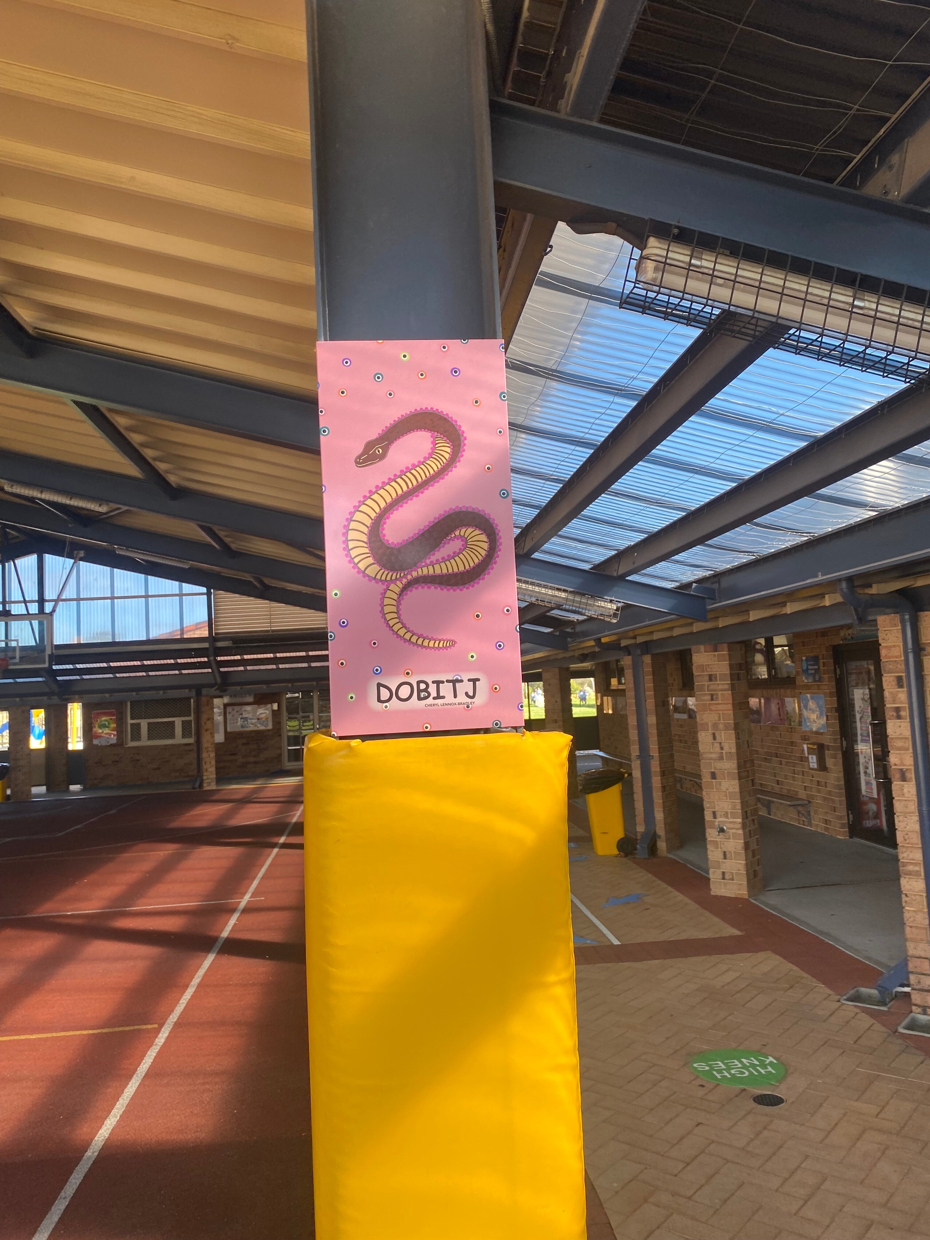Folded pylon sign