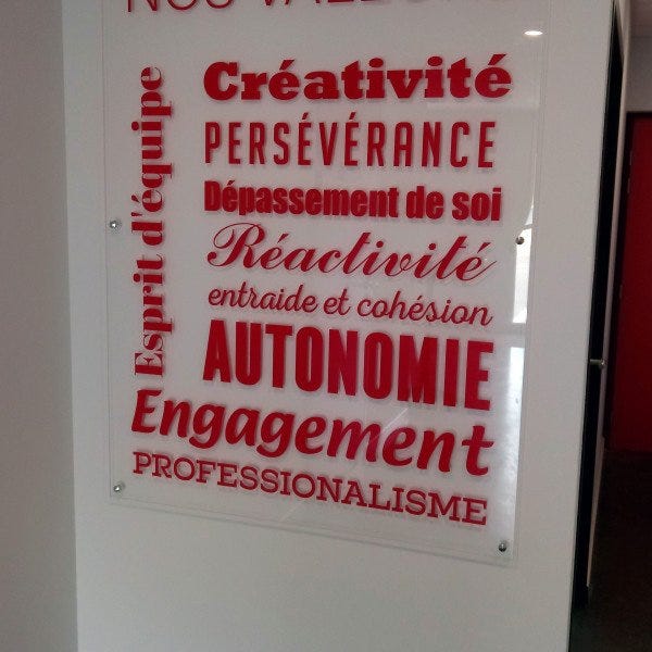 plaque-signaletique-interieur-plexiglass-arcachon-plexiglass