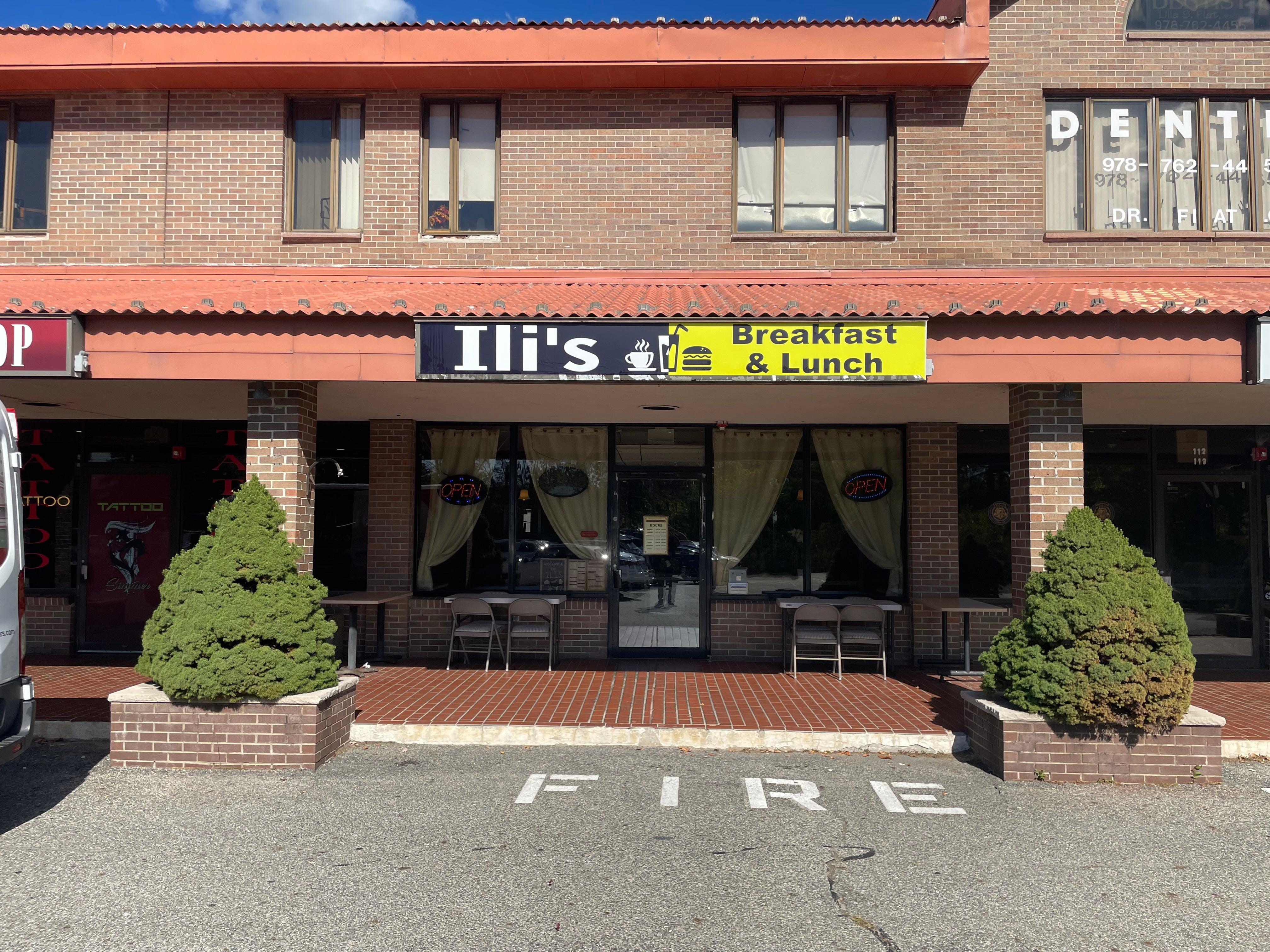 New Building Sign for Ili’s Breakfast & Lunch ️