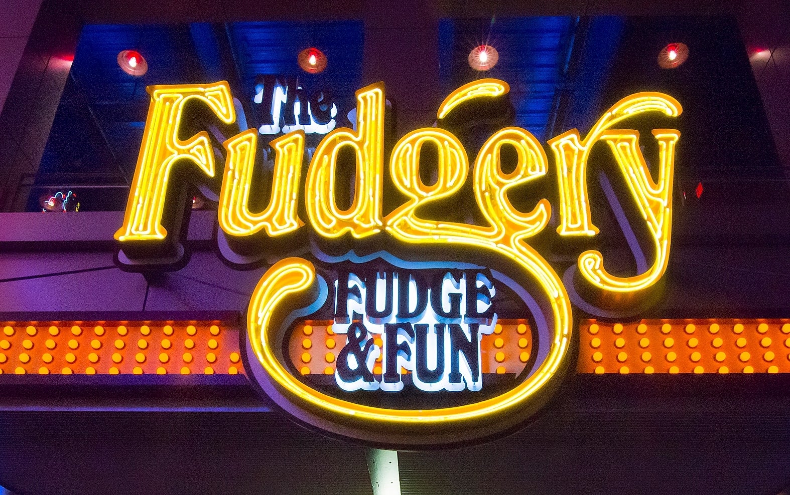 Illuminated & Lighted Signs