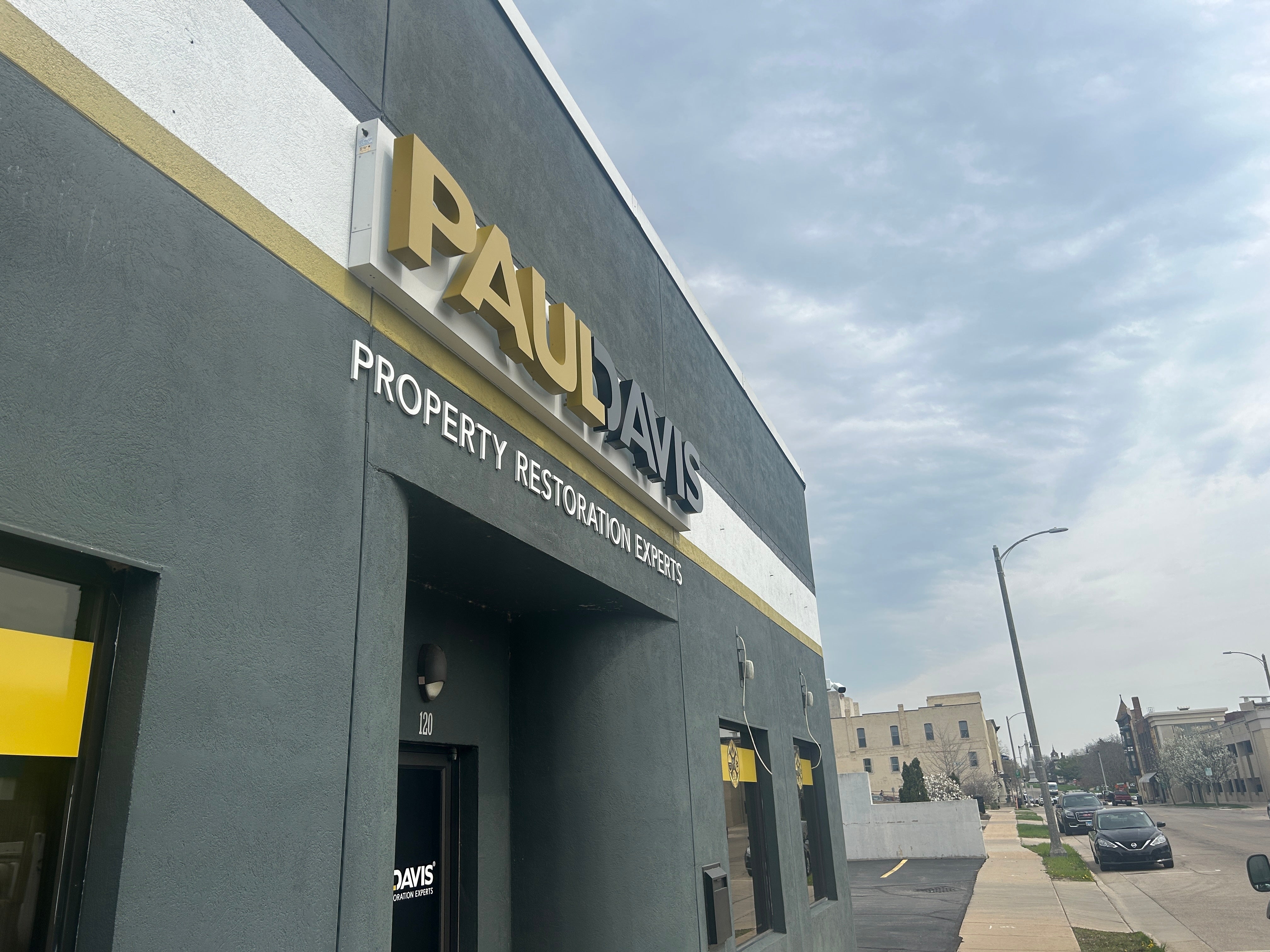 Building & Commercial Signs