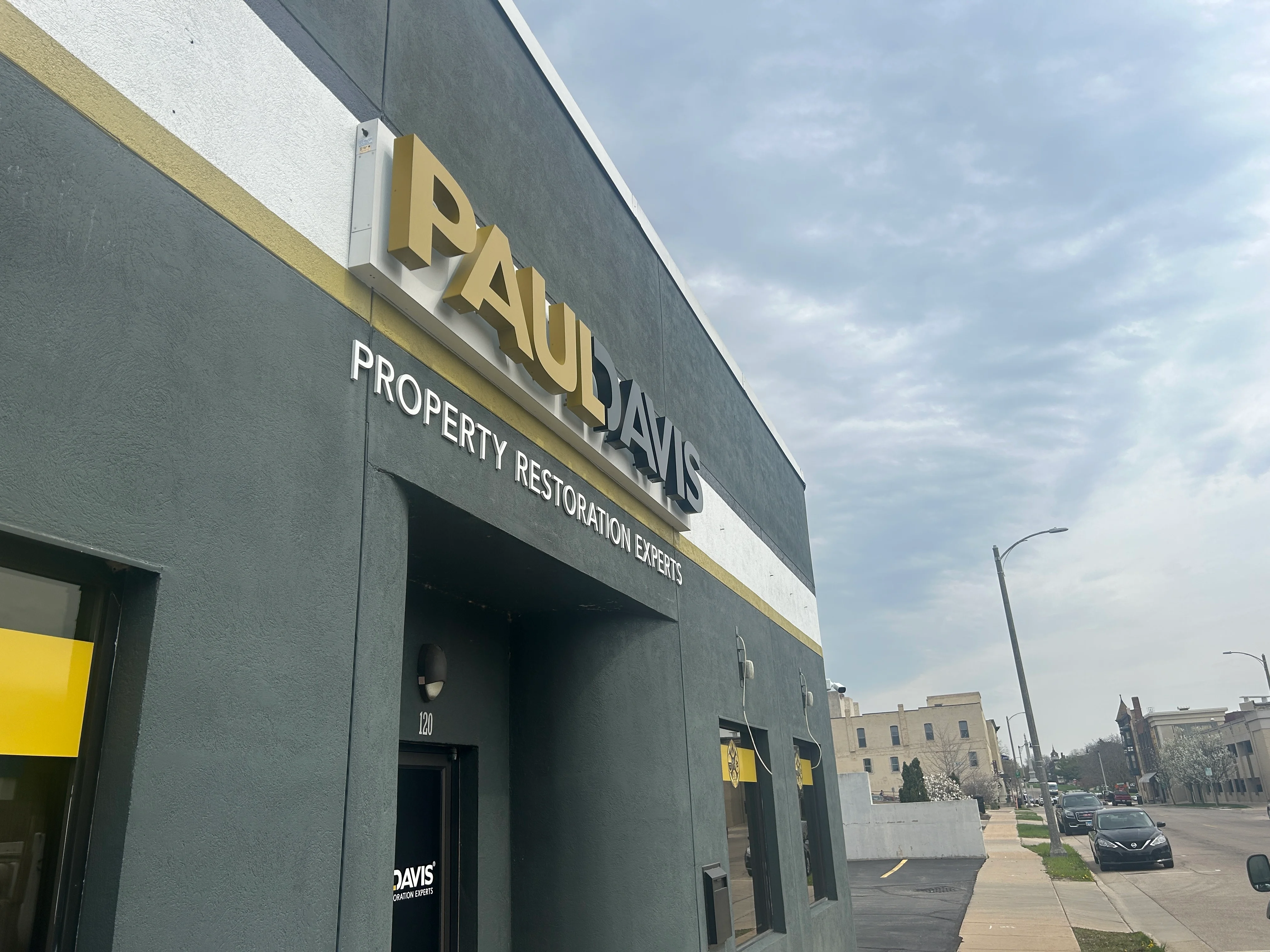 Building & Commercial Signs