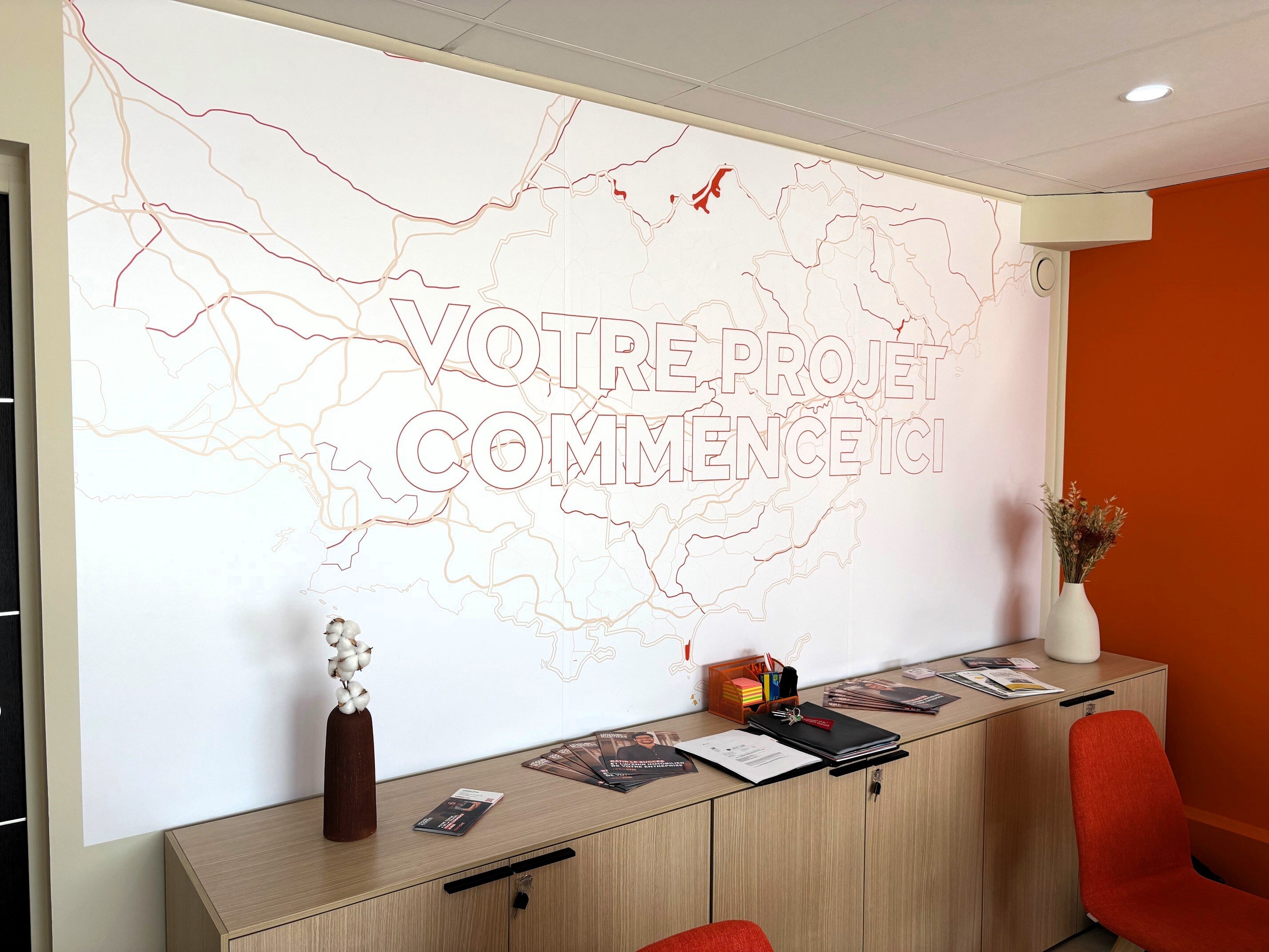 Enseignes lumineuses, décoration vitrine et intérieure
