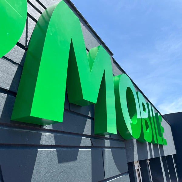 Enseigne de magasin sur mesure à Lyon Ouest