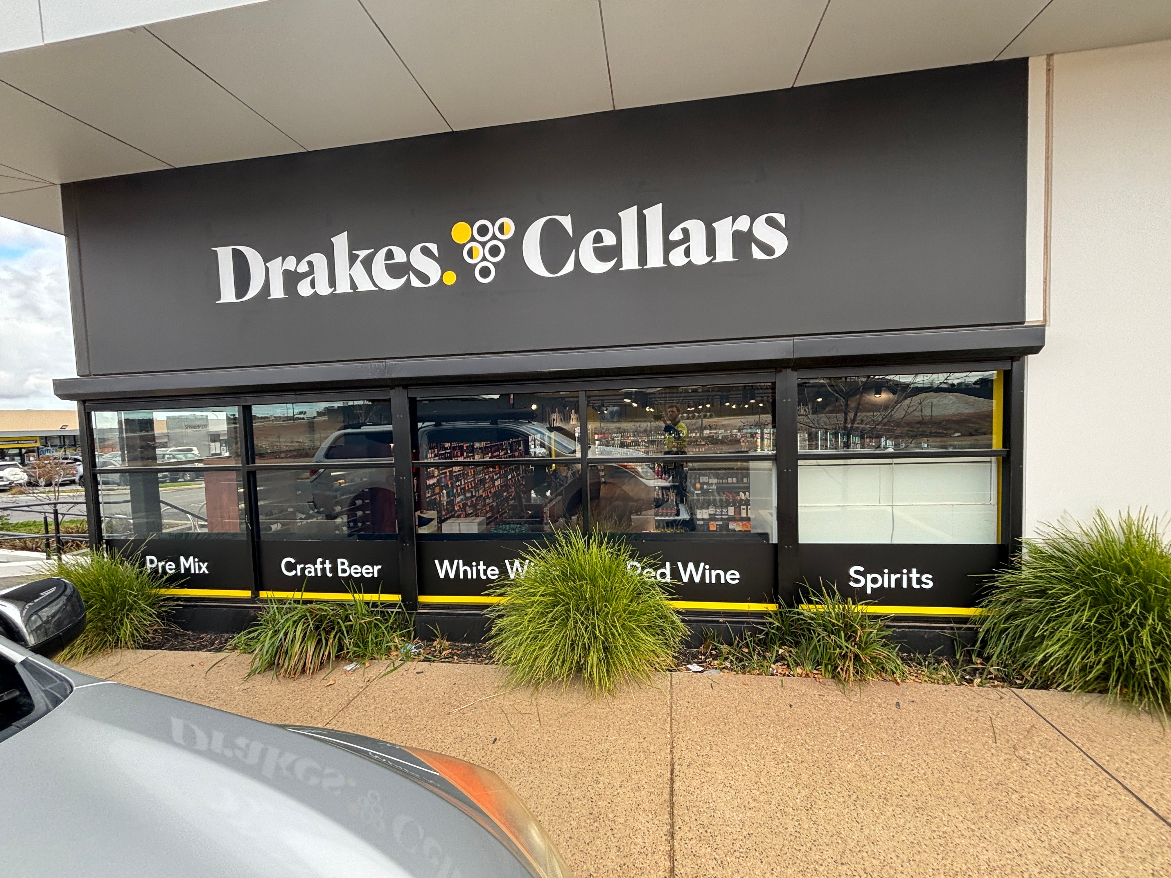 Drakes Cellars Signage