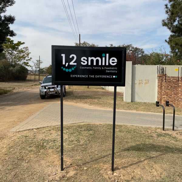 1 2 Smile Mini Pylon